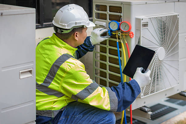 Professional Hvac technician working in Bartow, FL